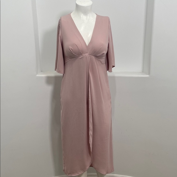 Gilli Dresses & Skirts - Blush Pink V-Neck Midi Dress